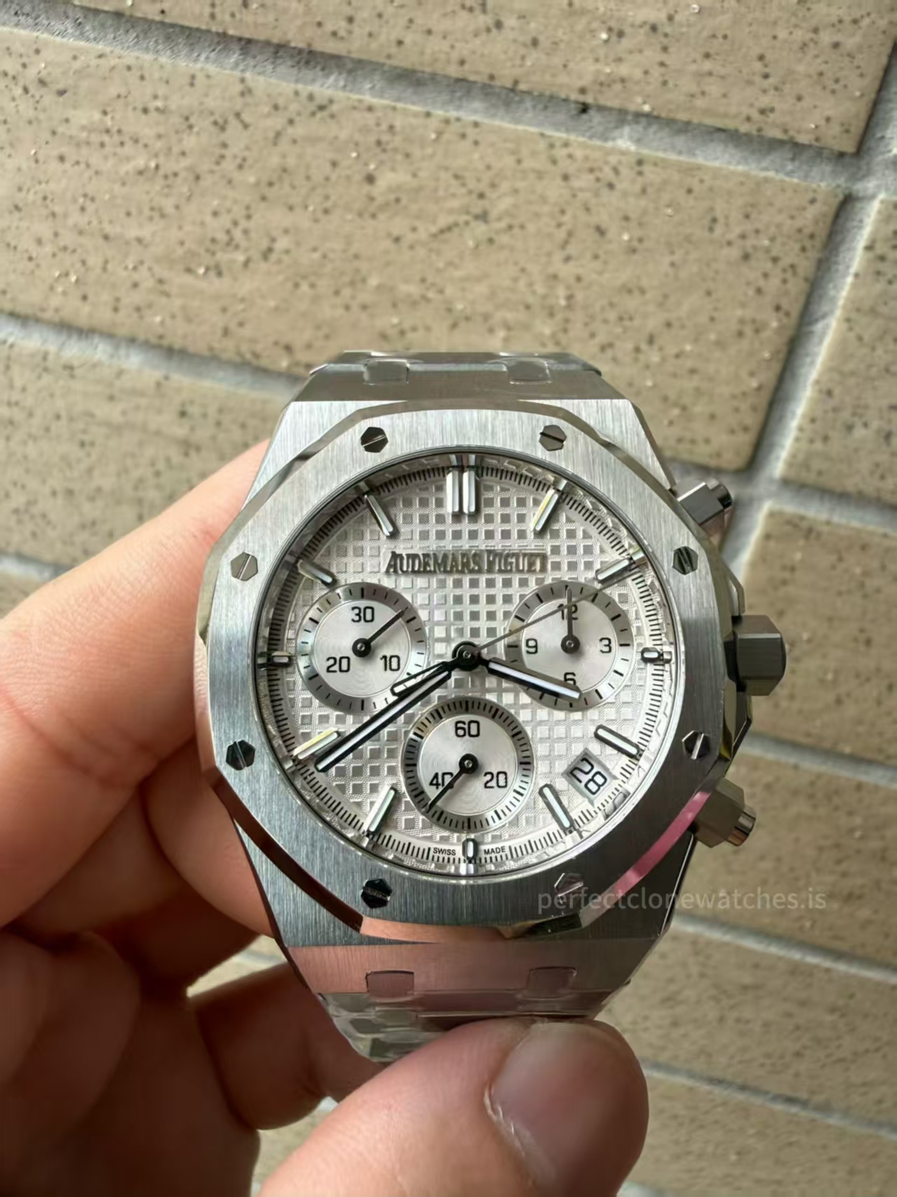 ZF Audemars Piguet Royal Oak Chrono 26240 White Dial Super Clone 4410 with Free-Sprung Balance (image for) ZF Audemars Piguet Royal Oak Chrono 26240 White Dial Super Clone 4410 with Free-Sprung Balance